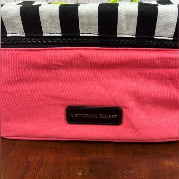 Victoria Secret - Picture 2 of 8